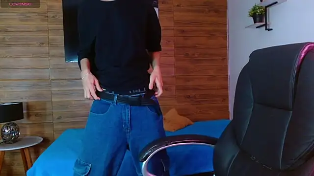 Snapshot of Michaelkoiv chatting on 11/29/25, 12:30 Michaelkoiv online show from 11/29/25, 12:30