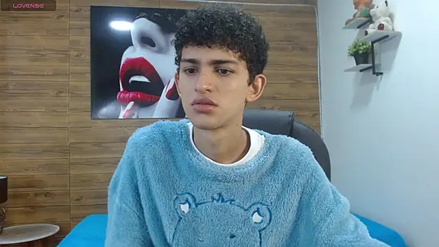 Snapshot of Michaelkoiv chatting on 12/15/25, 12:20 Michaelkoiv online show from 12/15/25, 12:20