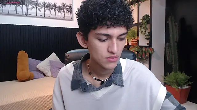 Snapshot of Michaelkoiv chatting on 12/17/25, 12:33 Michaelkoiv online show from 12/17/25, 12:33