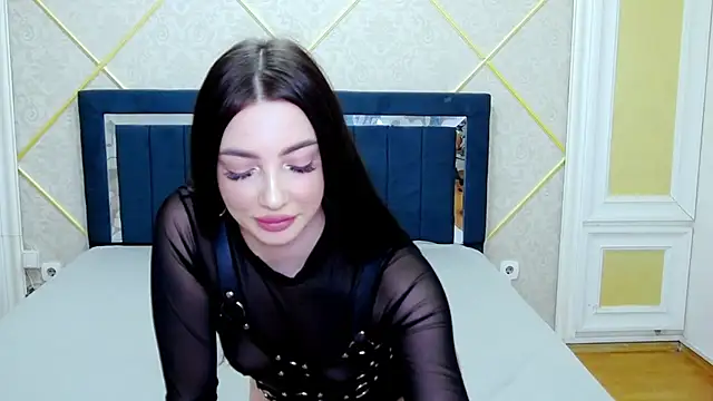 Snapshot of SaraElisse chatting on 11/26/25, 08:21 SaraElisse online show from 11/26/25, 08:21