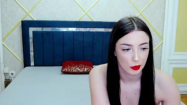 Snapshot of SaraElisse chatting on 12/02/25, 10:27 SaraElisse online show from 12/02/25, 10:27