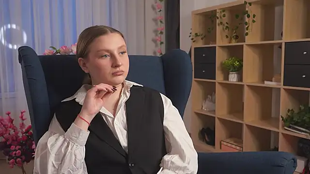 Snapshot of RemediosStrekas chatting on 12/05/25, 04:10 RemediosStrekas online show from 12/05/25, 04:10