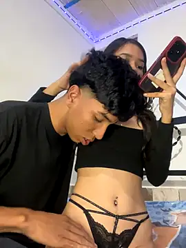 Snapshot of aurora_082 chatting on 12/05/25, 04:43 aurora 082 online show from 12/05/25, 04:43