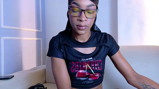 Snapshot of GenesisJordan chatting on 12/22/25, 12:46 GenesisJordan online show from 12/22/25, 12:46
