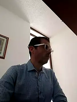 Snapshot of Fuegosutil chatting on 12/03/25, 06:50 Fuegosutil online show from 12/03/25, 06:50