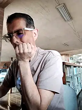 Snapshot of Fuegosutil chatting on 12/05/25, 02:47 Fuegosutil online show from 12/05/25, 02:47