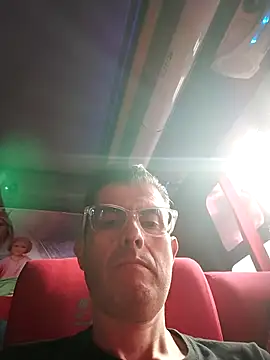 Snapshot of Fuegosutil chatting on 12/13/25, 07:53 Fuegosutil online show from 12/13/25, 07:53