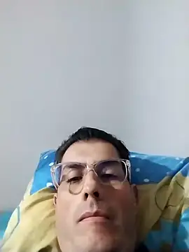 Snapshot of Fuegosutil chatting on 12/16/25, 11:04 Fuegosutil online show from 12/16/25, 11:04