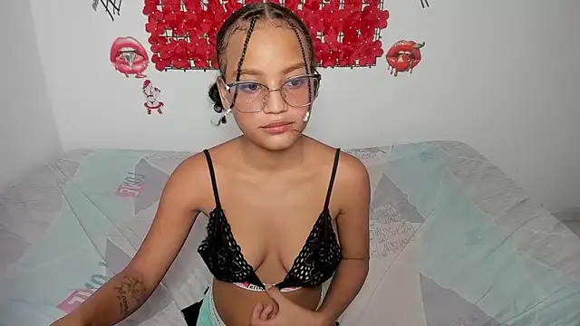 Snapshot of Tania_hot0 chatting on 12/16/25, 08:03 Tania hot0 online show from 12/16/25, 08:03