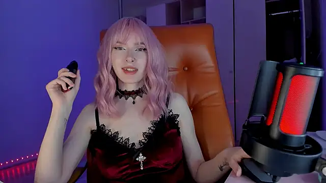 Snapshot of Mistress_Iris chatting on 05/03/26, 04:02 Mistress Iris online show from 05/03/26, 04:02