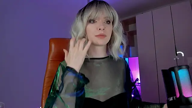 Snapshot of Mistress_Iris chatting on 06/10/26, 08:08 Mistress Iris online show from 06/10/26, 08:08