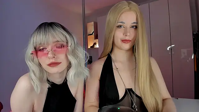 Snapshot of Mistress_Iris chatting on 06/15/26, 04:42 Mistress Iris online show from 06/15/26, 04:42