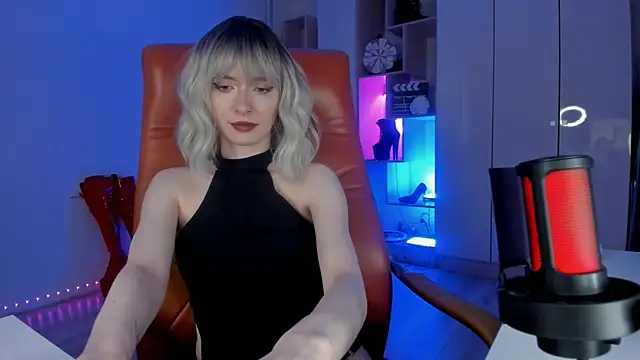 Snapshot of Mistress_Iris chatting on 06/23/26, 03:54 Mistress Iris online show from 06/23/26, 03:54
