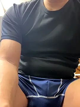 Snapshot of CrimsonKnockout chatting on 12/04/25, 04:05 CrimsonKnockout online show from 12/04/25, 04:05