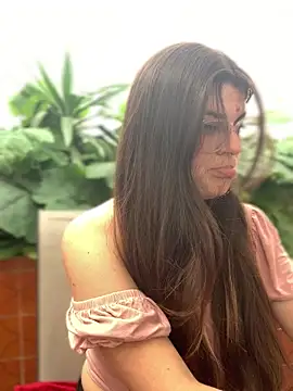 Snapshot of Scarletts_Boobs chatting on 11/29/25, 07:39 Scarletts Boobs online show from 11/29/25, 07:39