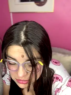 Snapshot of Scarletts_Boobs chatting on 12/03/25, 08:40 Scarletts Boobs online show from 12/03/25, 08:40