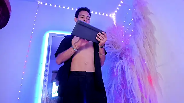 Snapshot of All_fetiche chatting on 11/27/25, 01:02 All fetiche online show from 11/27/25, 01:02