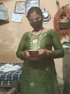 Snapshot of Pooja_bhabhi00 chatting on 11/27/25, 11:34 Pooja bhabhi00 online show from 11/27/25, 11:34