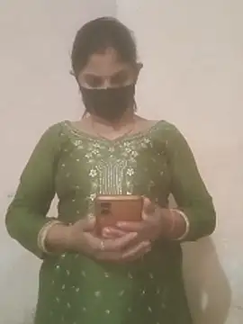 Snapshot of Pooja_bhabhi00 chatting on 12/04/25, 09:18 Pooja bhabhi00 online show from 12/04/25, 09:18