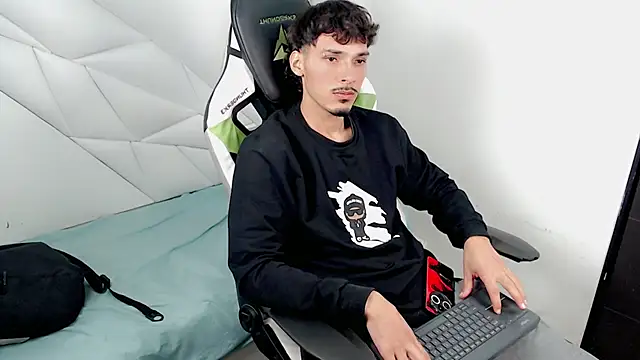 Snapshot of Yankeee_ chatting on 11/27/25, 05:09 Yankeee online show from 11/27/25, 05:09