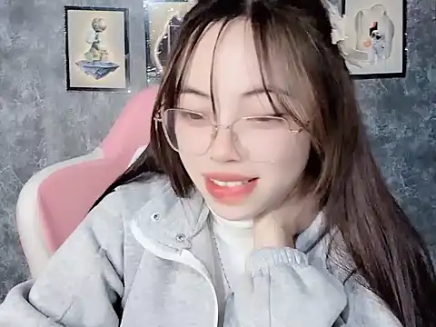 Snapshot of Aria5999 chatting on 12/04/25, 06:49 Aria5999 online show from 12/04/25, 06:49