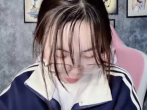 Snapshot of Aria5999 chatting on 12/05/25, 06:26 Aria5999 online show from 12/05/25, 06:26