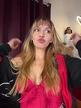 Snapshot of __PrettyWoman__ chatting on 11/30/25, 11:31 PrettyWoman online show from 11/30/25, 11:31