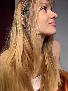 Snapshot of __PrettyWoman__ chatting on 12/04/25, 02:21 PrettyWoman online show from 12/04/25, 02:21