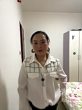 Snapshot of TL-46 chatting on 11/30/25, 11:47 TL-46 online show from 11/30/25, 11:47