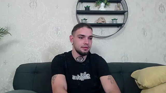 Snapshot of KaneHunter chatting on 12/01/25, 08:03 KaneHunter online show from 12/01/25, 08:03