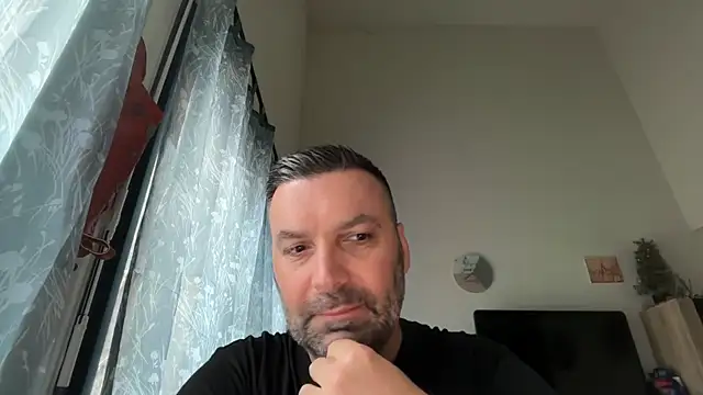 Snapshot of coolsmith81 chatting on 06/04/26, 06:52 coolsmith81 online show from 06/04/26, 06:52