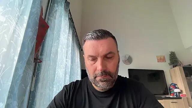 Snapshot of coolsmith81 chatting on 06/11/26, 07:17 coolsmith81 online show from 06/11/26, 07:17