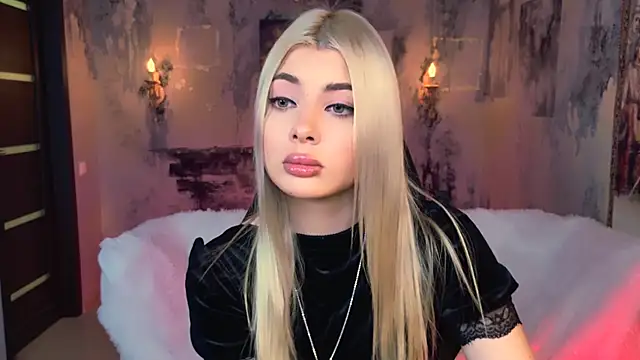 Snapshot of HyileyClark chatting on 12/02/25, 09:25 HyileyClark online show from 12/02/25, 09:25