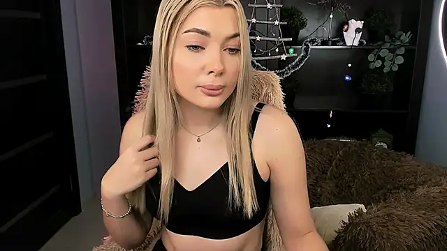 Snapshot of HyileyClark chatting on 12/14/25, 09:25 HyileyClark online show from 12/14/25, 09:25