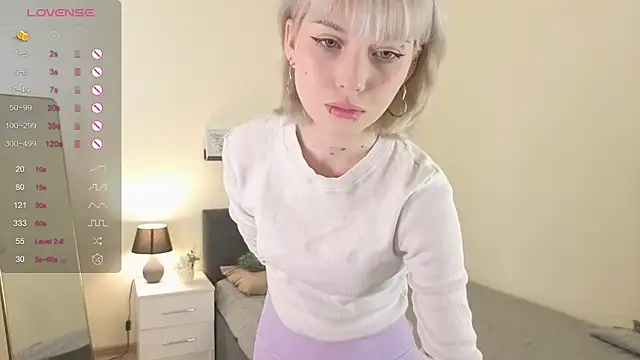 Snapshot of ember_graws chatting on 12/04/25, 08:12 ember graws online show from 12/04/25, 08:12