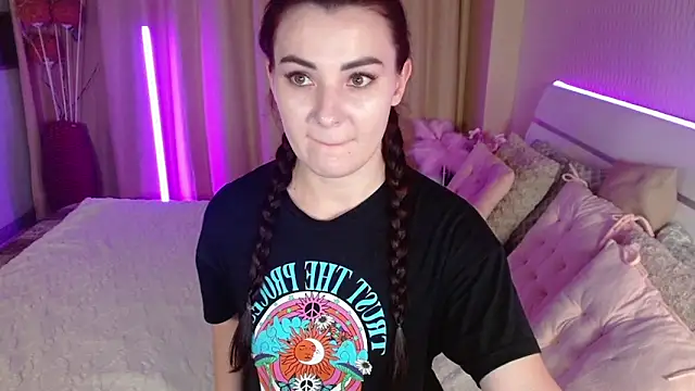 Snapshot of AdeleCutie chatting on 11/30/25, 12:25 AdeleCutie online show from 11/30/25, 12:25