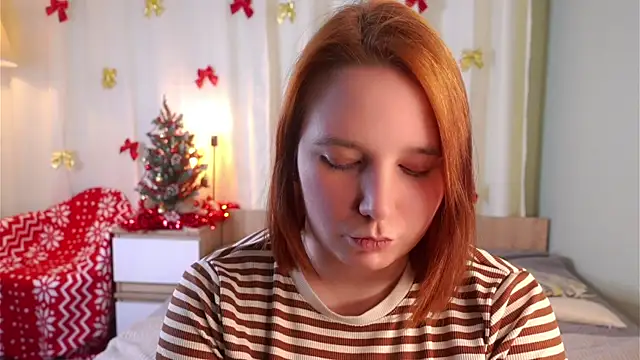 Snapshot of GwendaWhetham chatting on 12/15/25, 11:03 GwendaWhetham online show from 12/15/25, 11:03