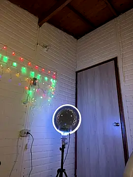 Snapshot of RosseBella_ chatting on 12/05/25, 12:52 RosseBella online show from 12/05/25, 12:52