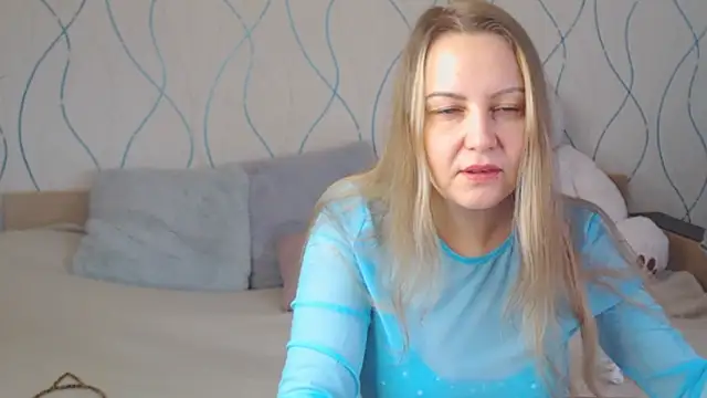 Snapshot of KissKsy chatting on 12/16/25, 06:18 KissKsy online show from 12/16/25, 06:18