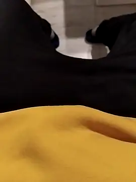 Snapshot of erdestruttor18 chatting on 11/26/25, 03:57 erdestruttor18 online show from 11/26/25, 03:57