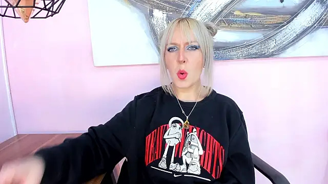 Snapshot of samanta-fox chatting on 12/01/25, 01:16 samanta-fox online show from 12/01/25, 01:16