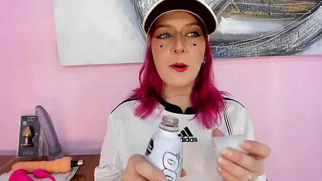 Snapshot of samanta-fox chatting on 12/16/25, 01:05 samanta-fox online show from 12/16/25, 01:05