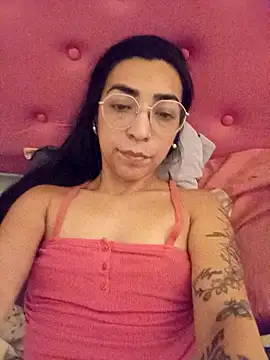 Snapshot of Yani-14 chatting on 12/16/25, 04:28 Yani-14 online show from 12/16/25, 04:28