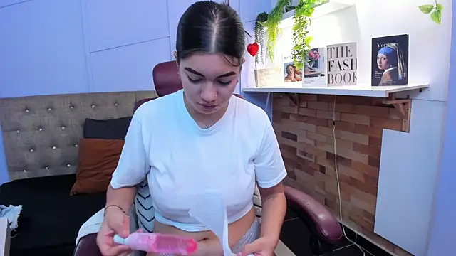 Snapshot of lourenfox chatting on 11/28/25, 12:30 lourenfox online show from 11/28/25, 12:30