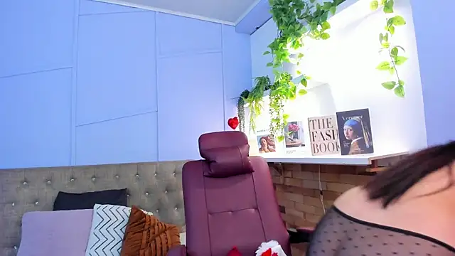 Snapshot of lourenfox chatting on 12/17/25, 12:00 lourenfox online show from 12/17/25, 12:00