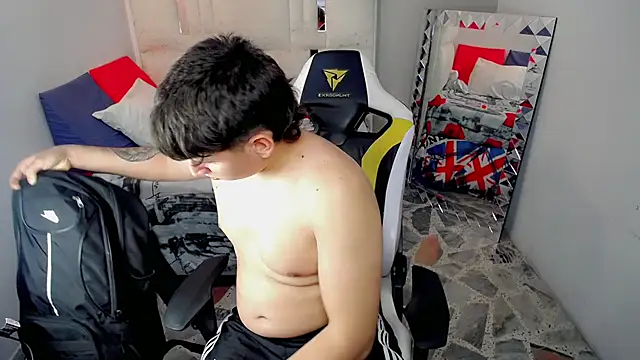 Snapshot of d_moneyy_ chatting on 12/14/25, 03:23 d moneyy online show from 12/14/25, 03:23