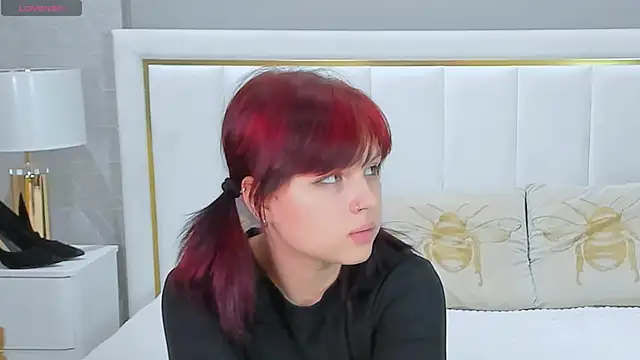 Snapshot of HANNA_BELL chatting on 12/02/25, 11:45 HANNA BELL online show from 12/02/25, 11:45