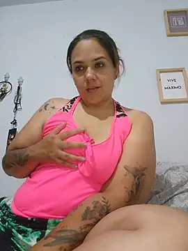 Snapshot of LoreinnFox chatting on 05/20/26, 03:56 LoreinnFox online show from 05/20/26, 03:56