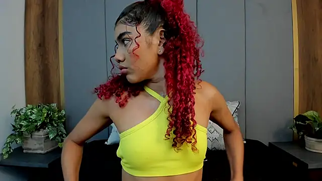 Snapshot of Red_Vel_ chatting on 12/04/25, 10:57 Red Vel online show from 12/04/25, 10:57