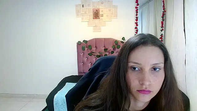 Snapshot of scarlet160920 chatting on 12/05/25, 07:21 scarlet160920 online show from 12/05/25, 07:21